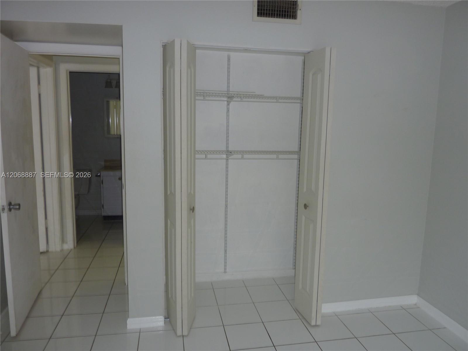 180 Cypress Club Dr # 811