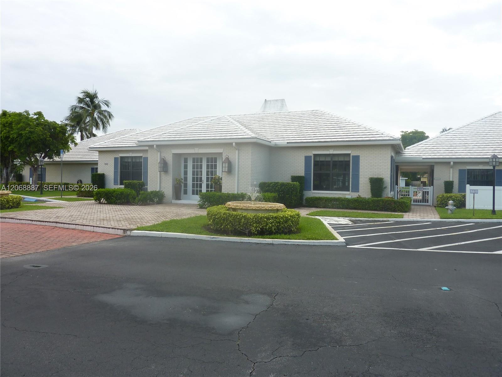 180 Cypress Club Dr # 811