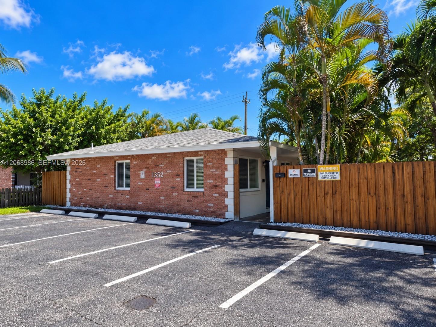 1352 Holly Heights Dr