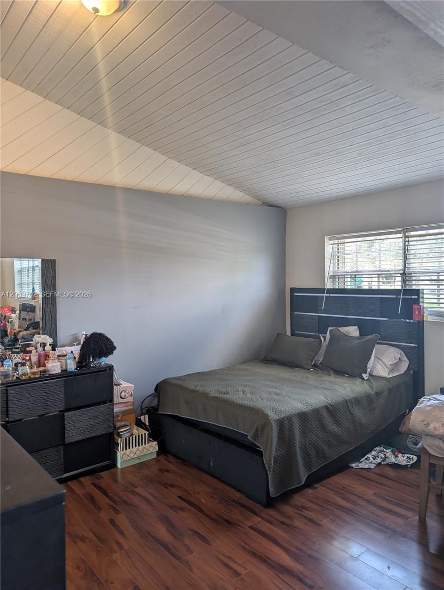 560 NW 184th Ter