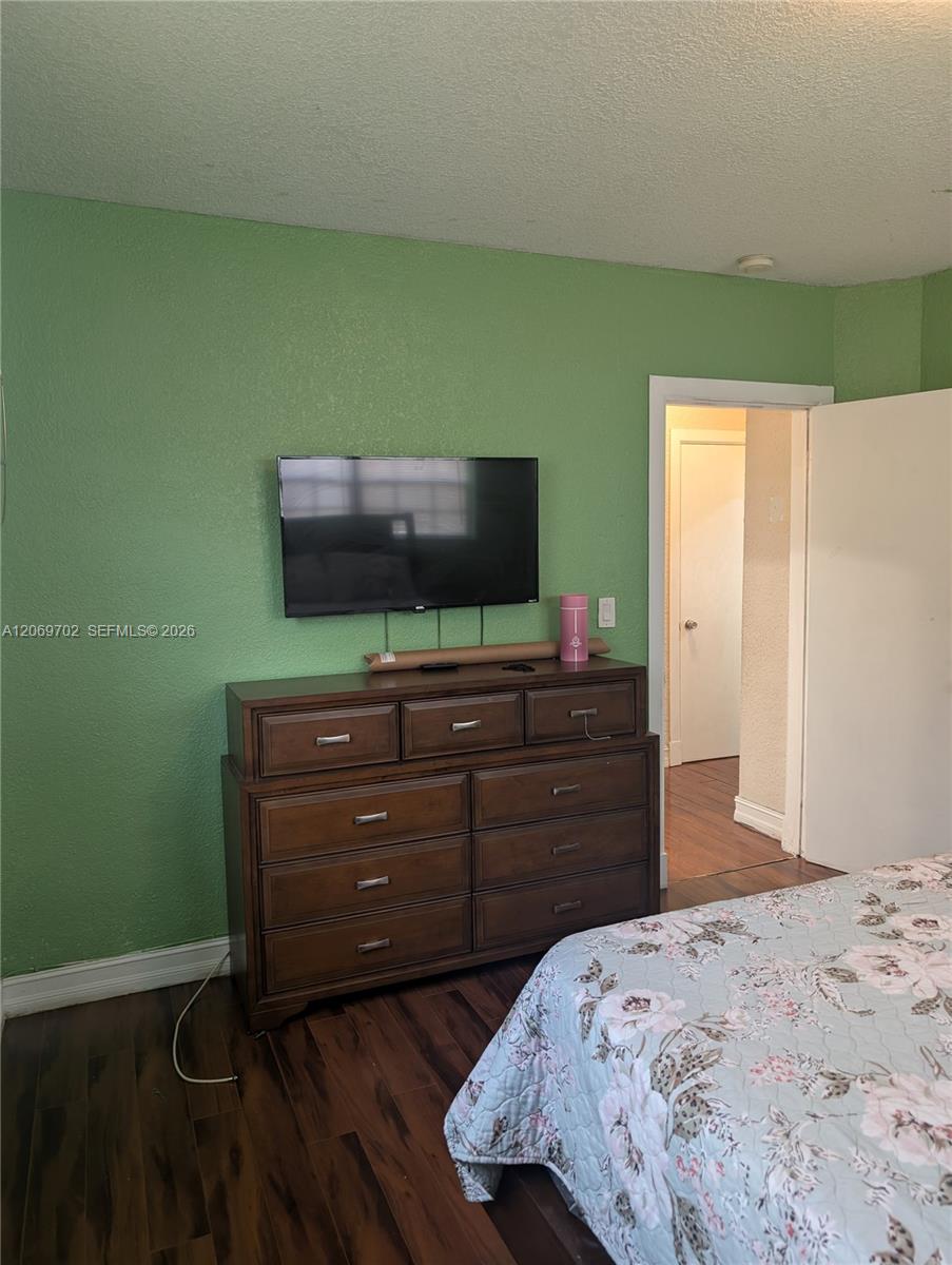 560 NW 184th Ter