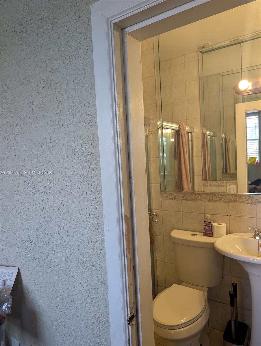 560 NW 184th Ter