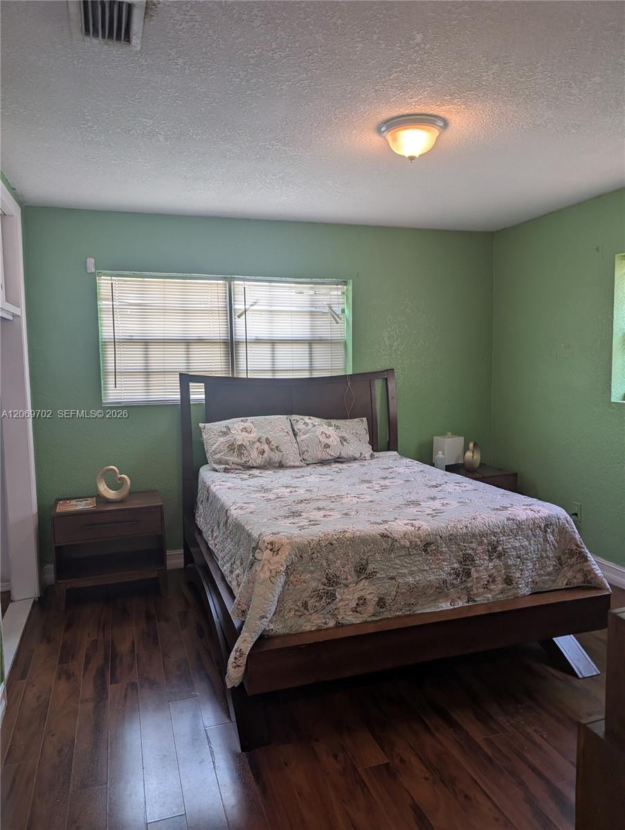560 NW 184th Ter