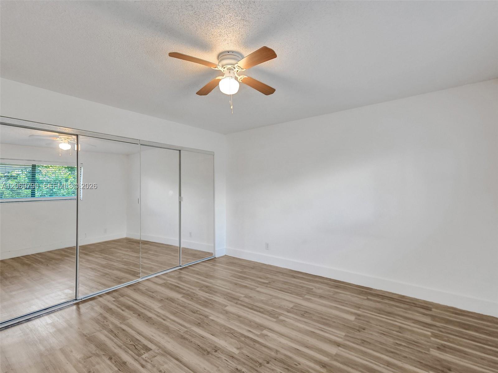 114 SE 8th St # 203