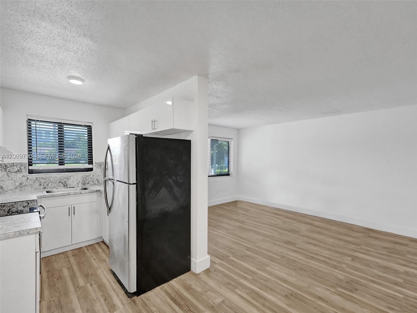 114 SE 8th St # 203