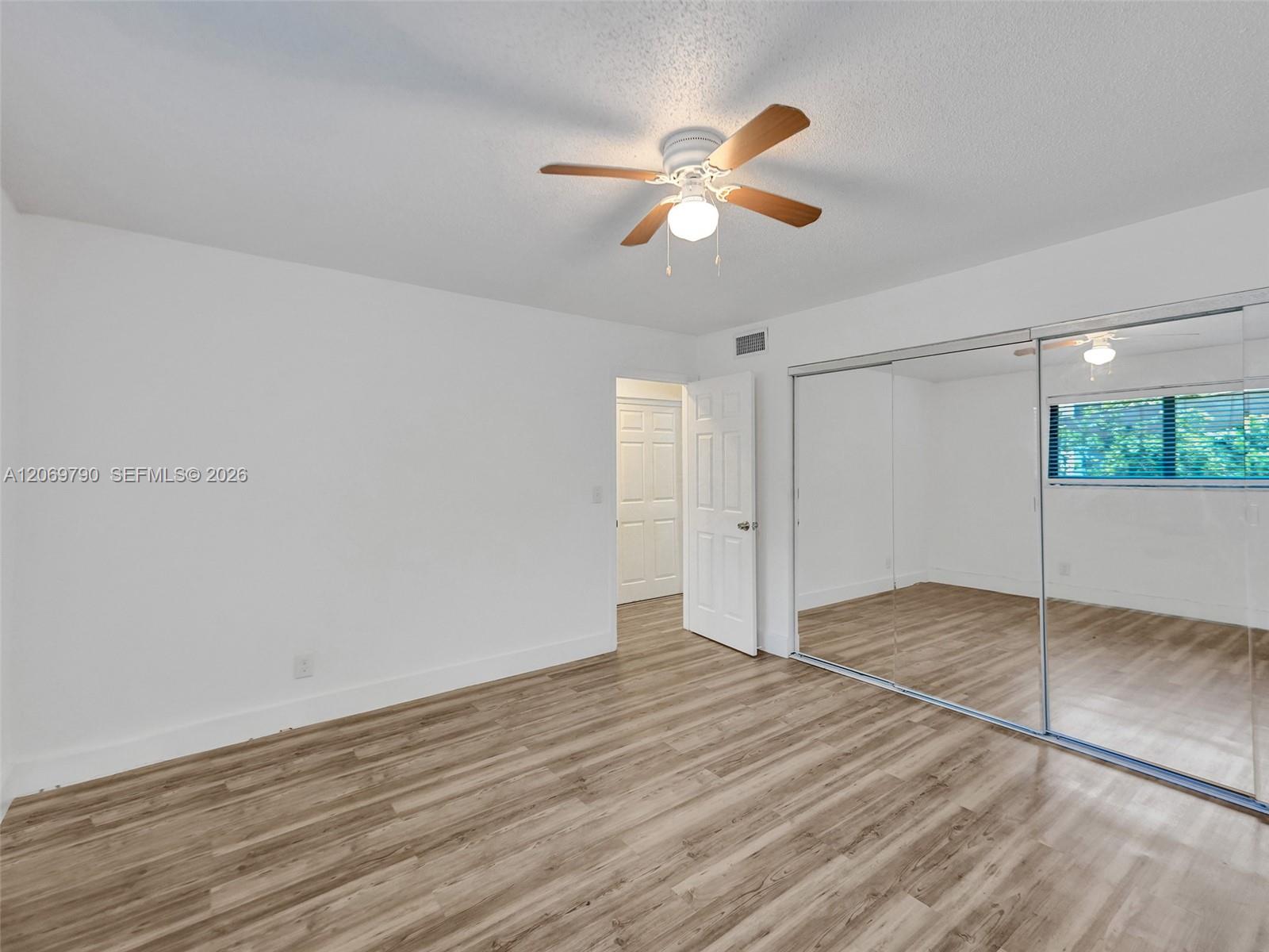114 SE 8th St # 203