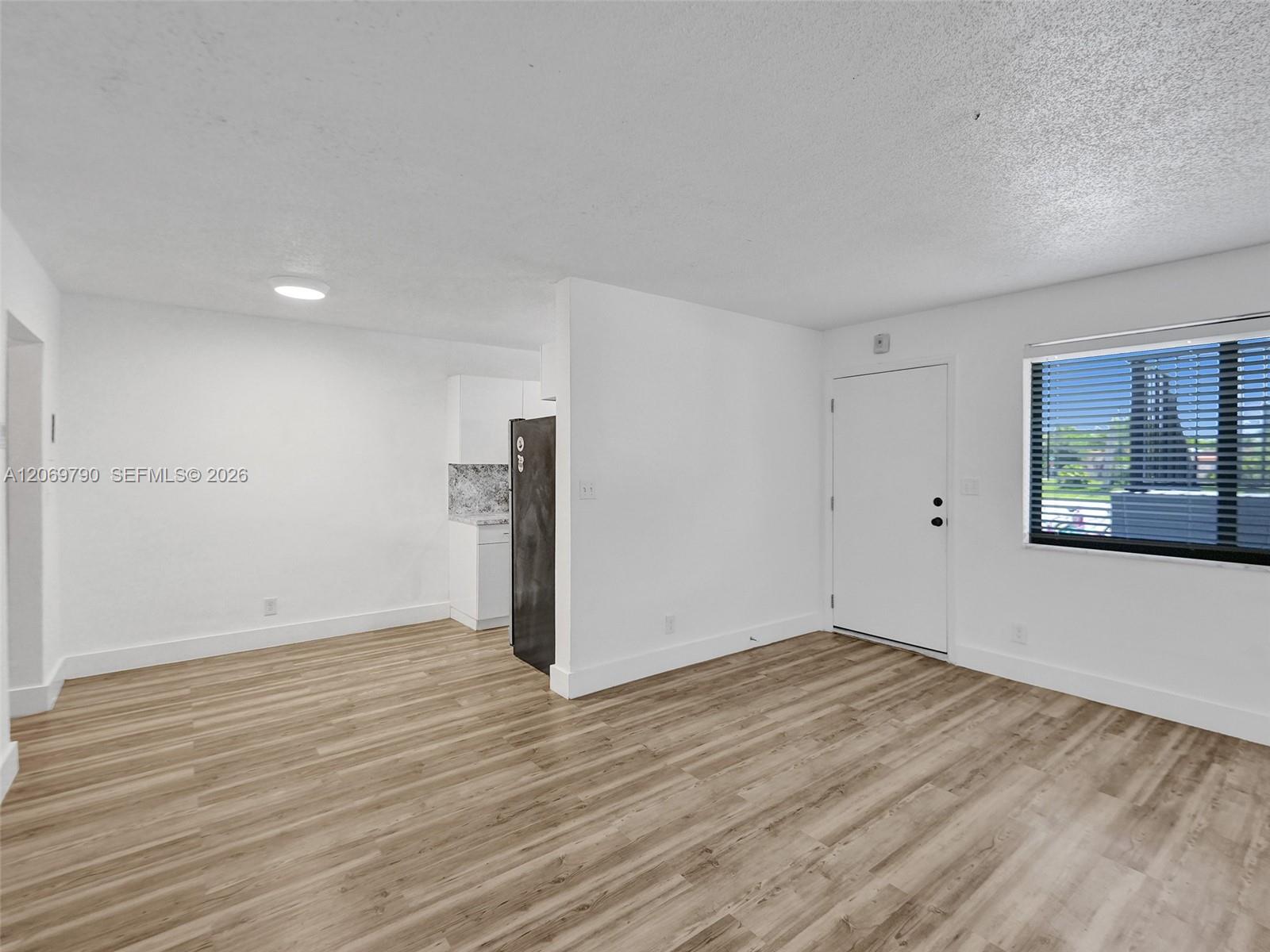 114 SE 8th St # 203