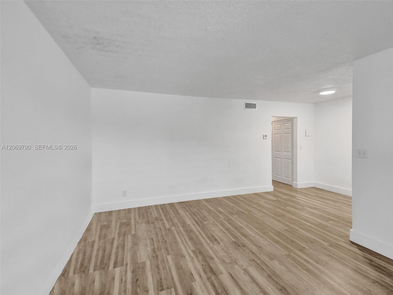114 SE 8th St # 203