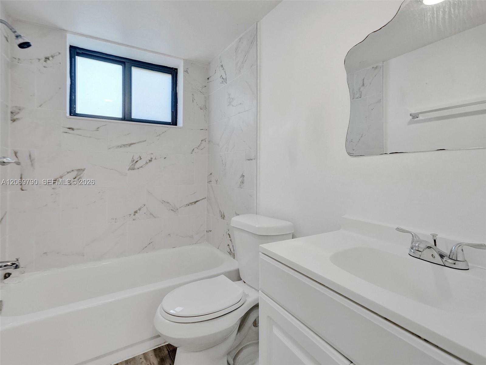 114 SE 8th St # 203