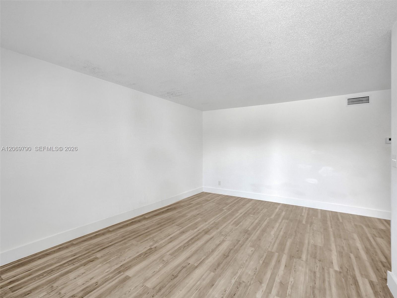114 SE 8th St # 203
