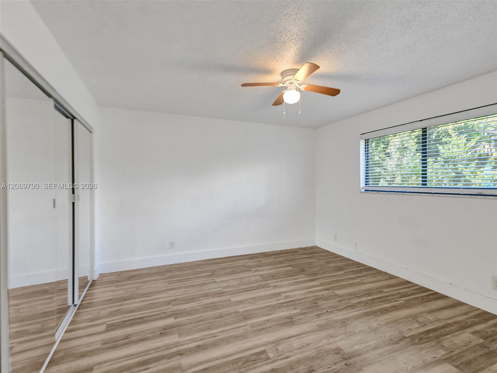 114 SE 8th St # 203