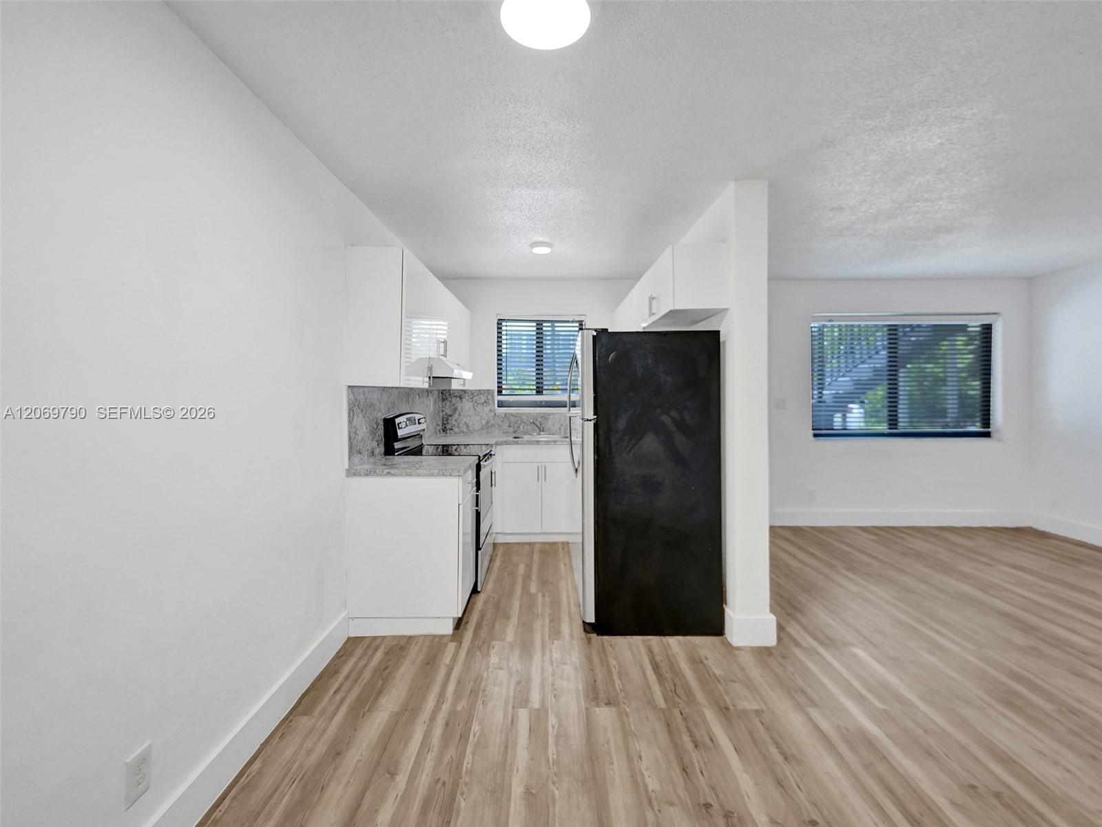 114 SE 8th St # 203