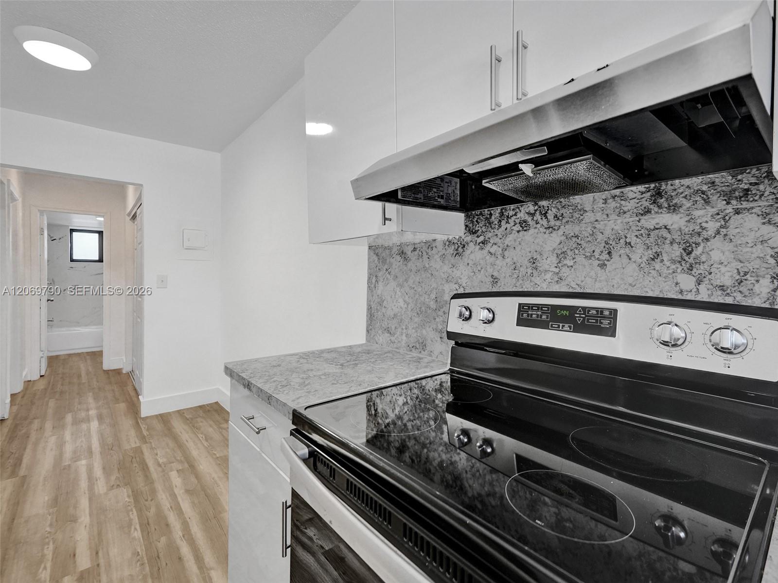 114 SE 8th St # 203