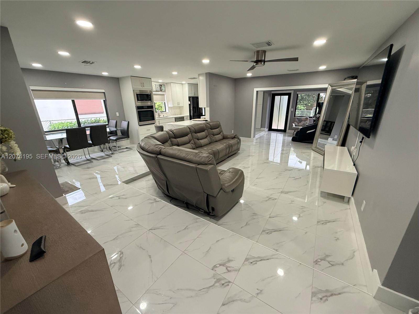 6710 SW 10th Ct