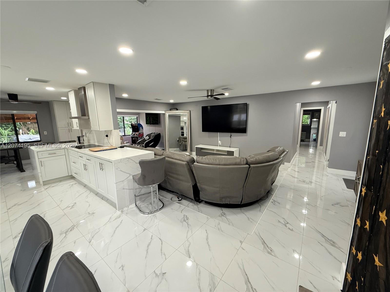 6710 SW 10th Ct
