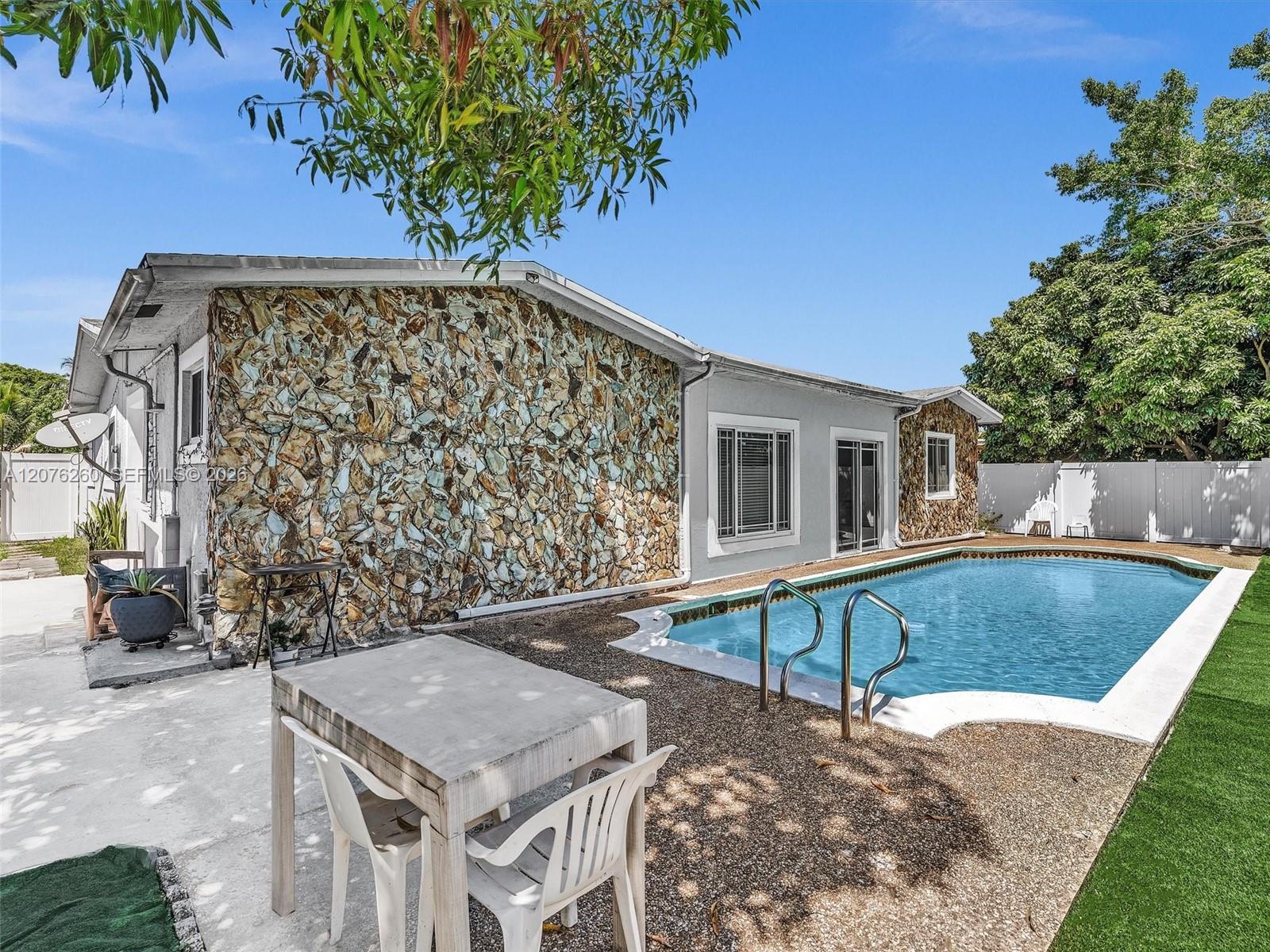6520 SW 7th Ct