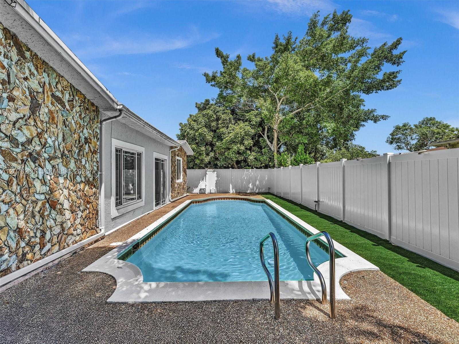 6520 SW 7th Ct