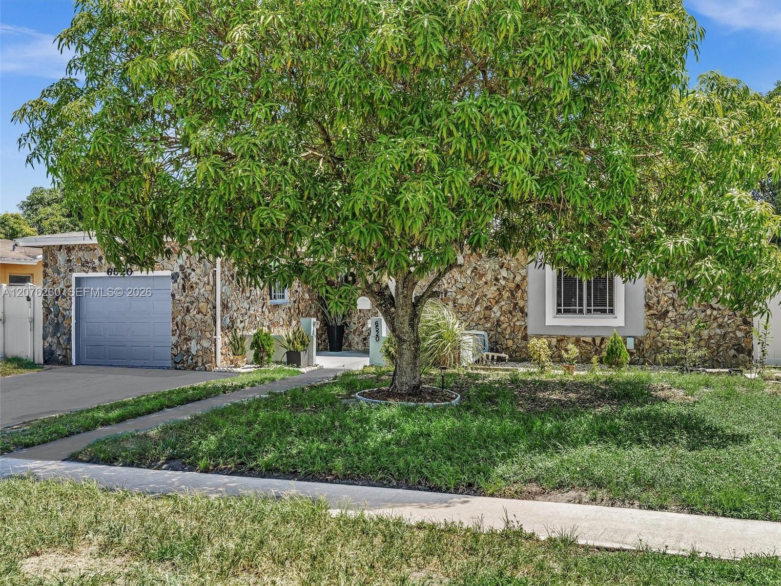 6520 SW 7th Ct