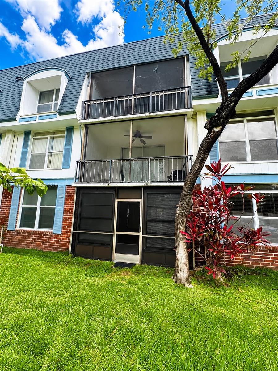 3660 Inverrary Dr # 1R