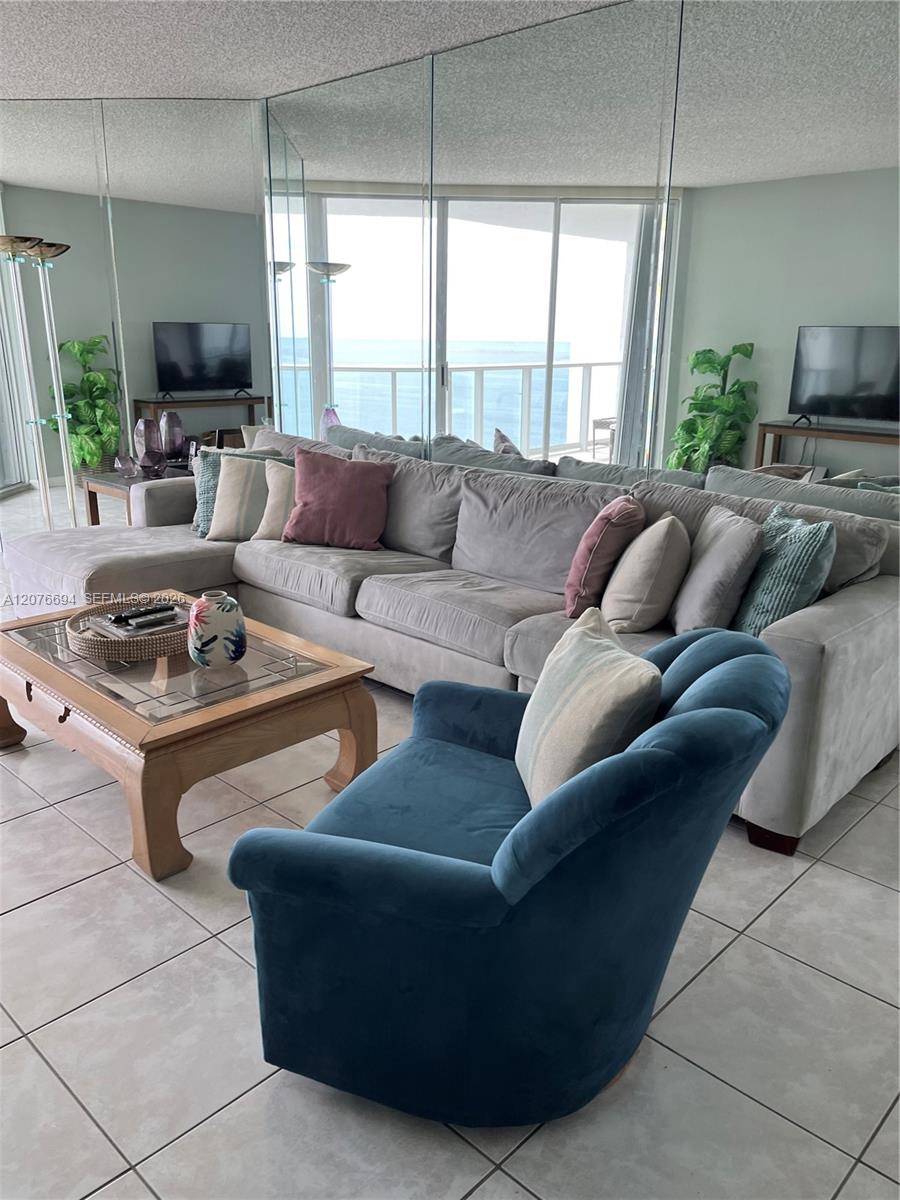 16485 Collins Ave # 2538
