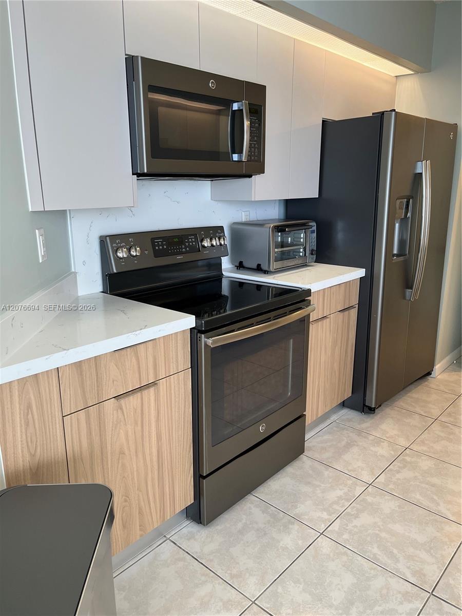 16485 Collins Ave # 2538