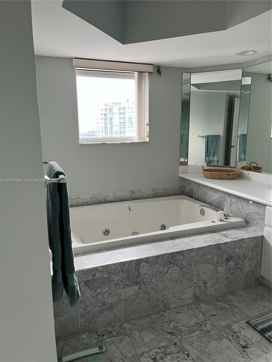 16485 Collins Ave # 2538