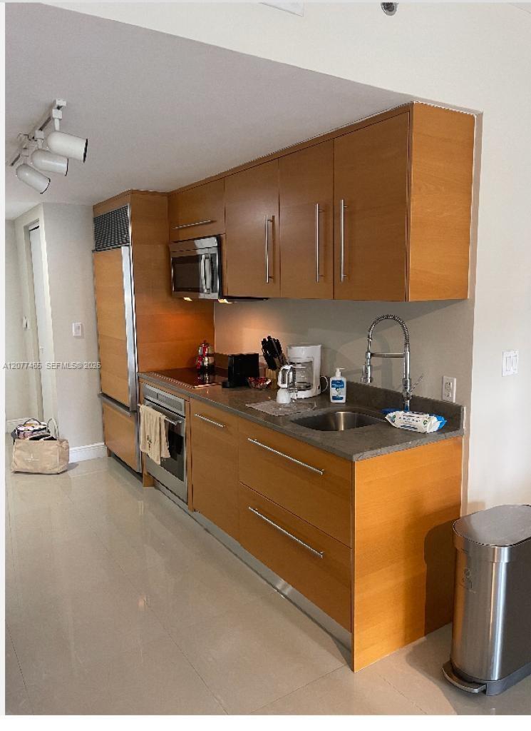 475 Brickell Ave # 808