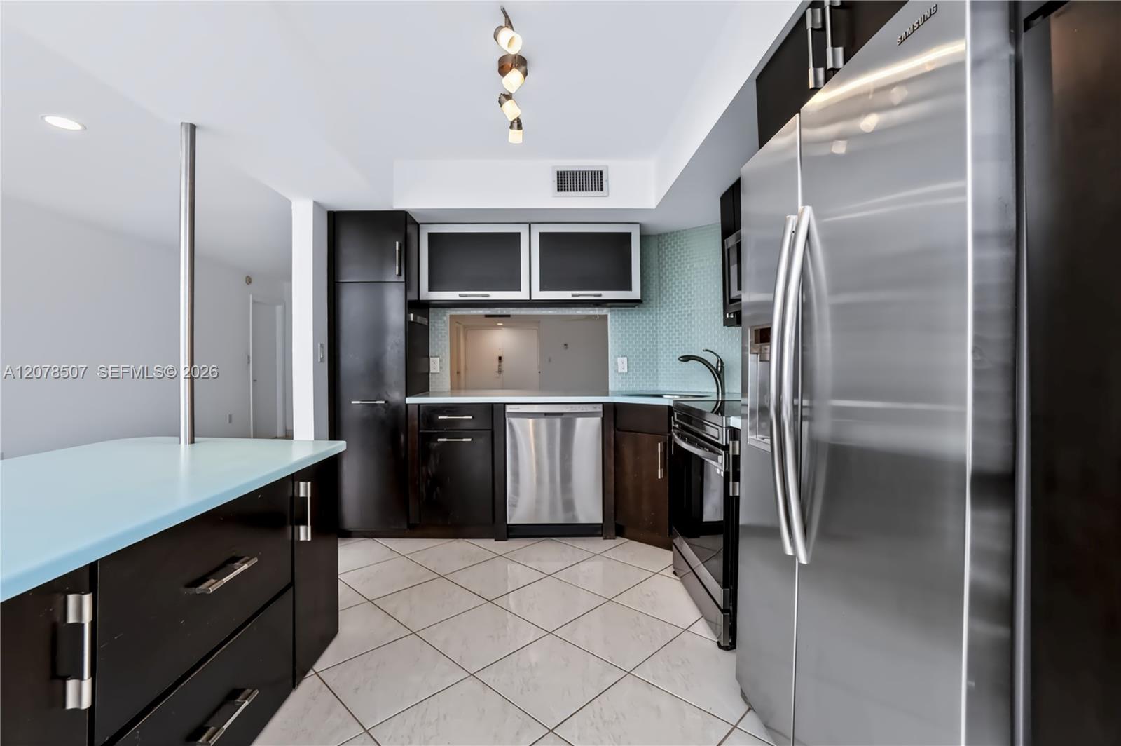 6423 S Collins Ave # 1702