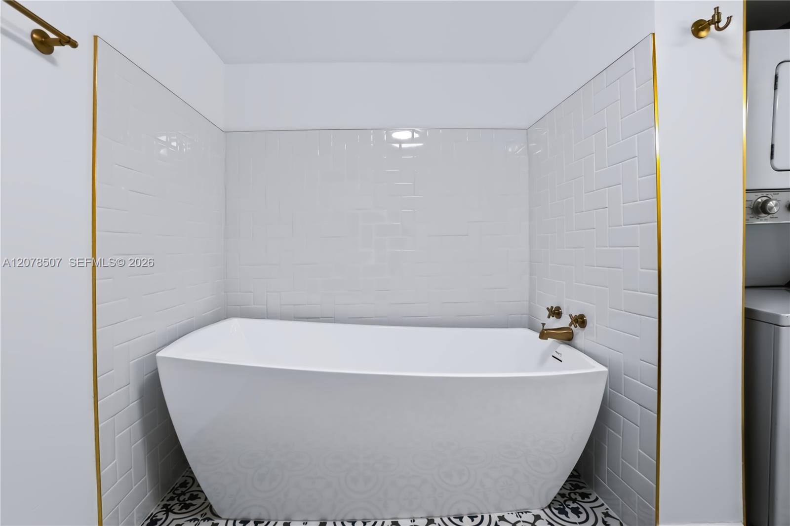 6423 S Collins Ave # 1702