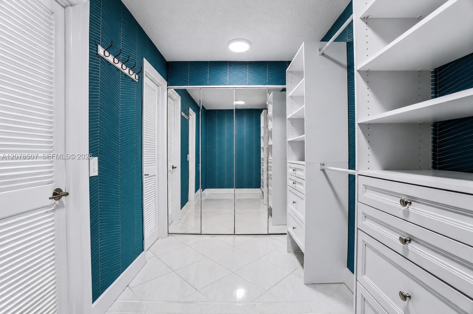 6423 S Collins Ave # 1702