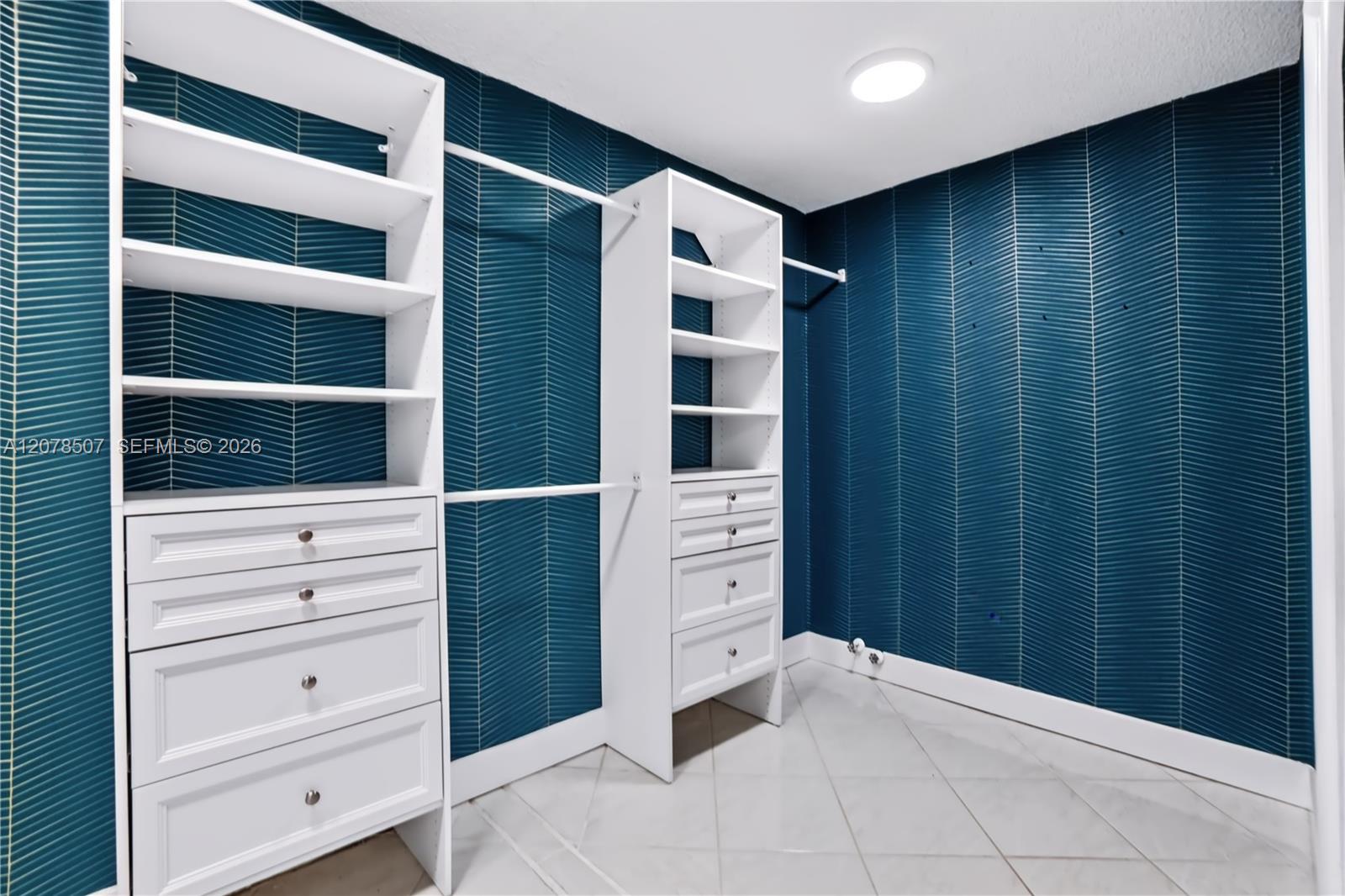 6423 S Collins Ave # 1702