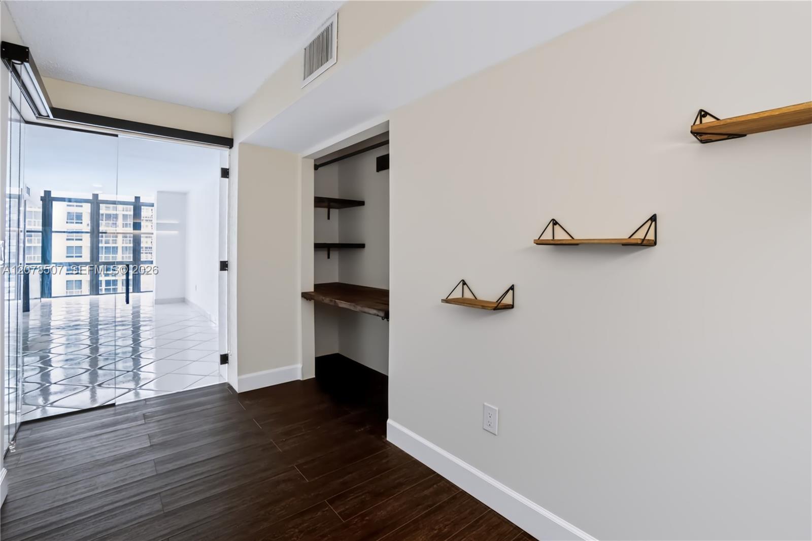 6423 S Collins Ave # 1702