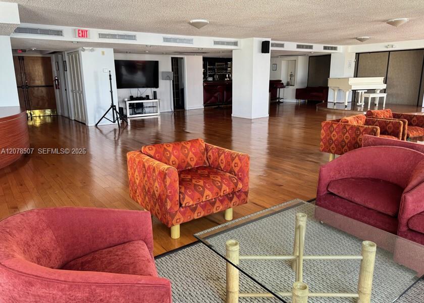 6423 S Collins Ave # 1702