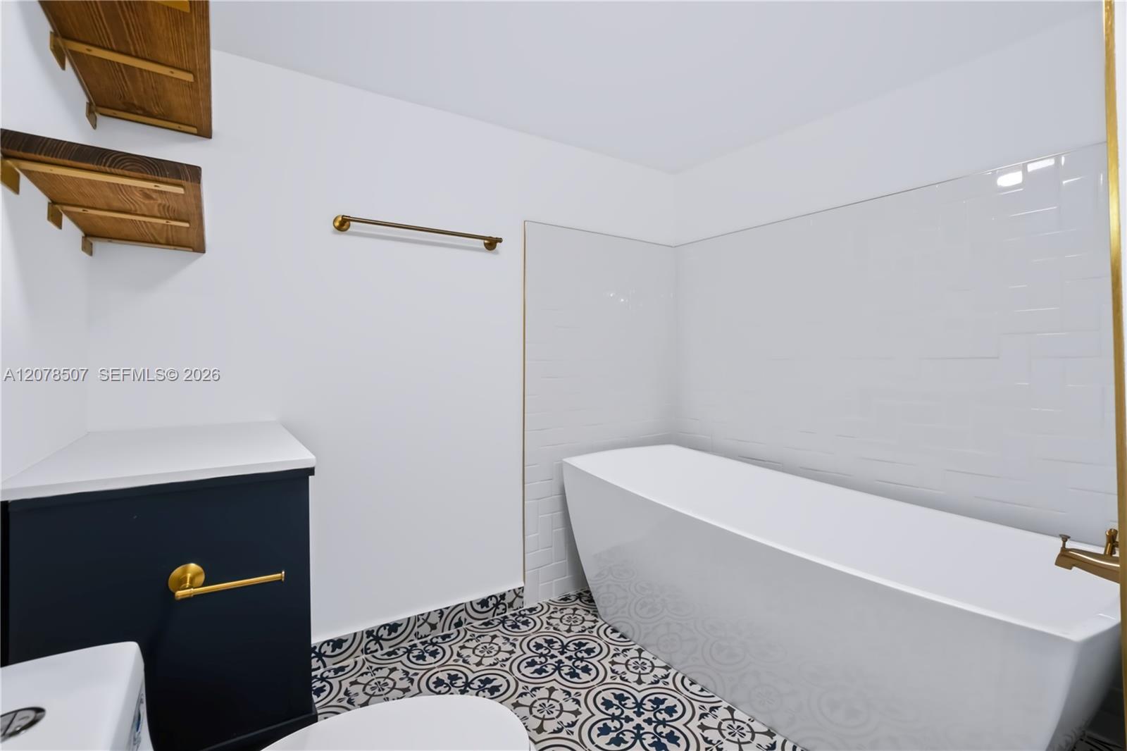 6423 S Collins Ave # 1702
