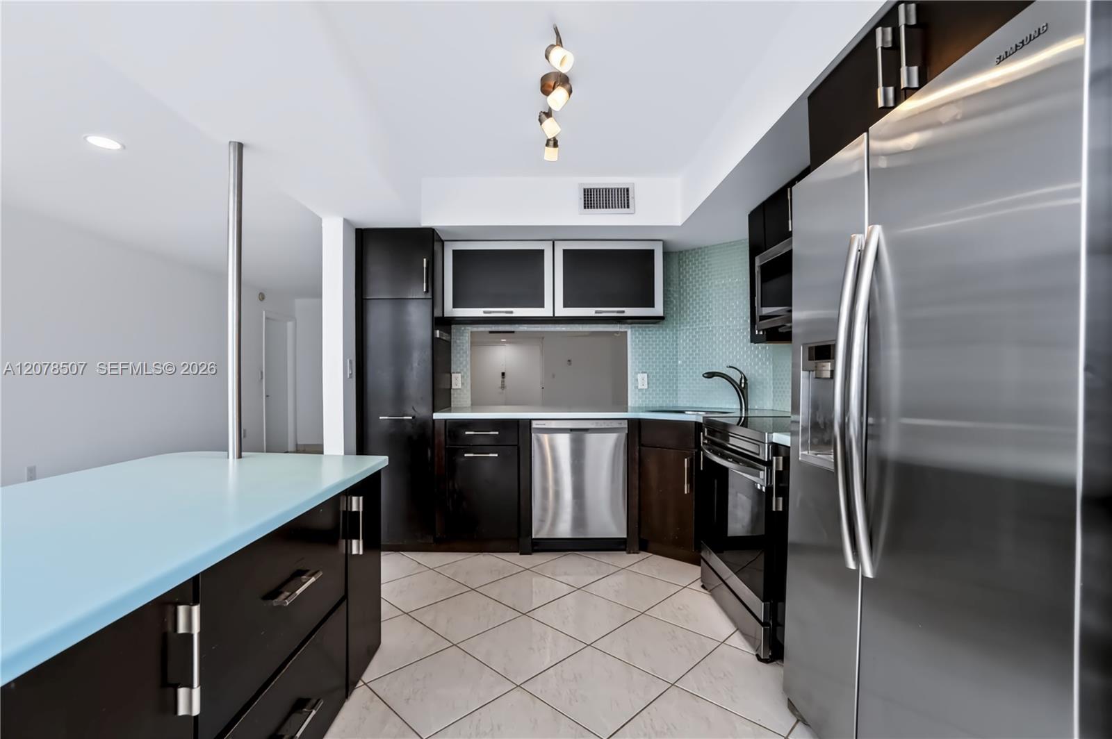 6423 S Collins Ave # 1702