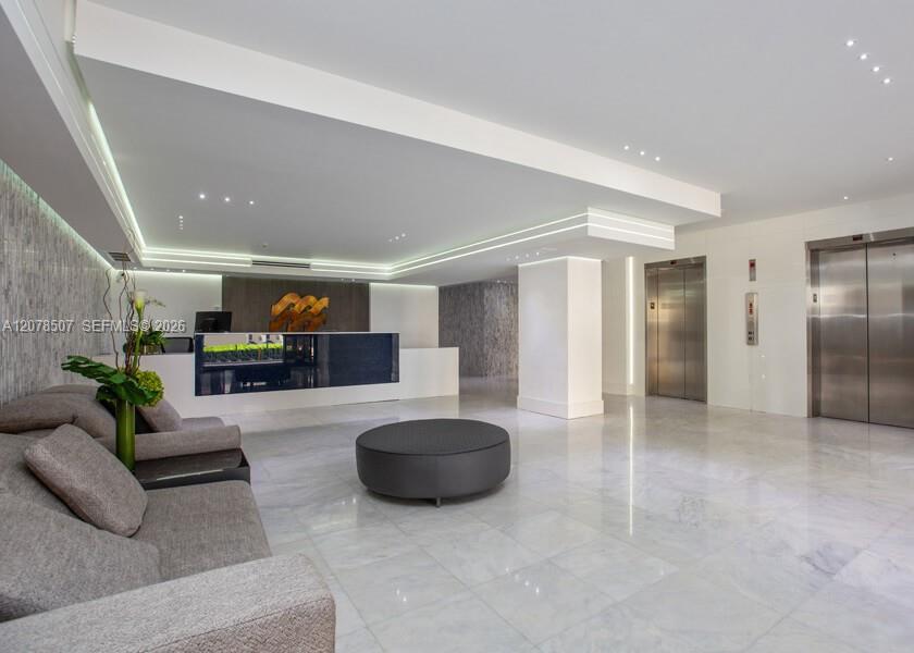 6423 S Collins Ave # 1702