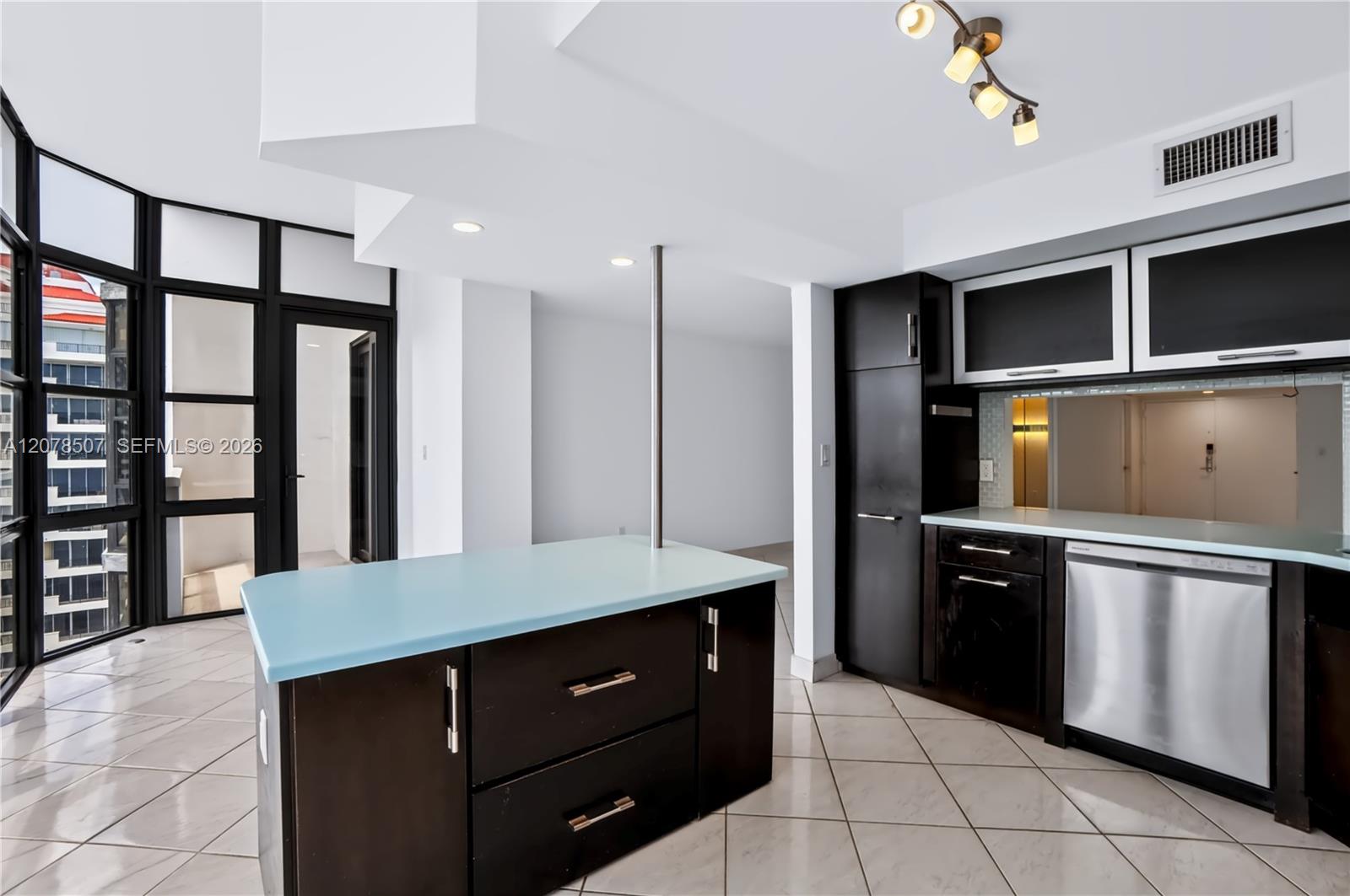 6423 S Collins Ave # 1702