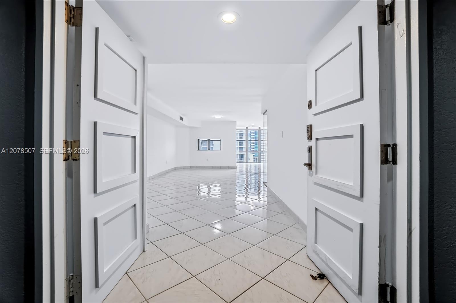 6423 S Collins Ave # 1702