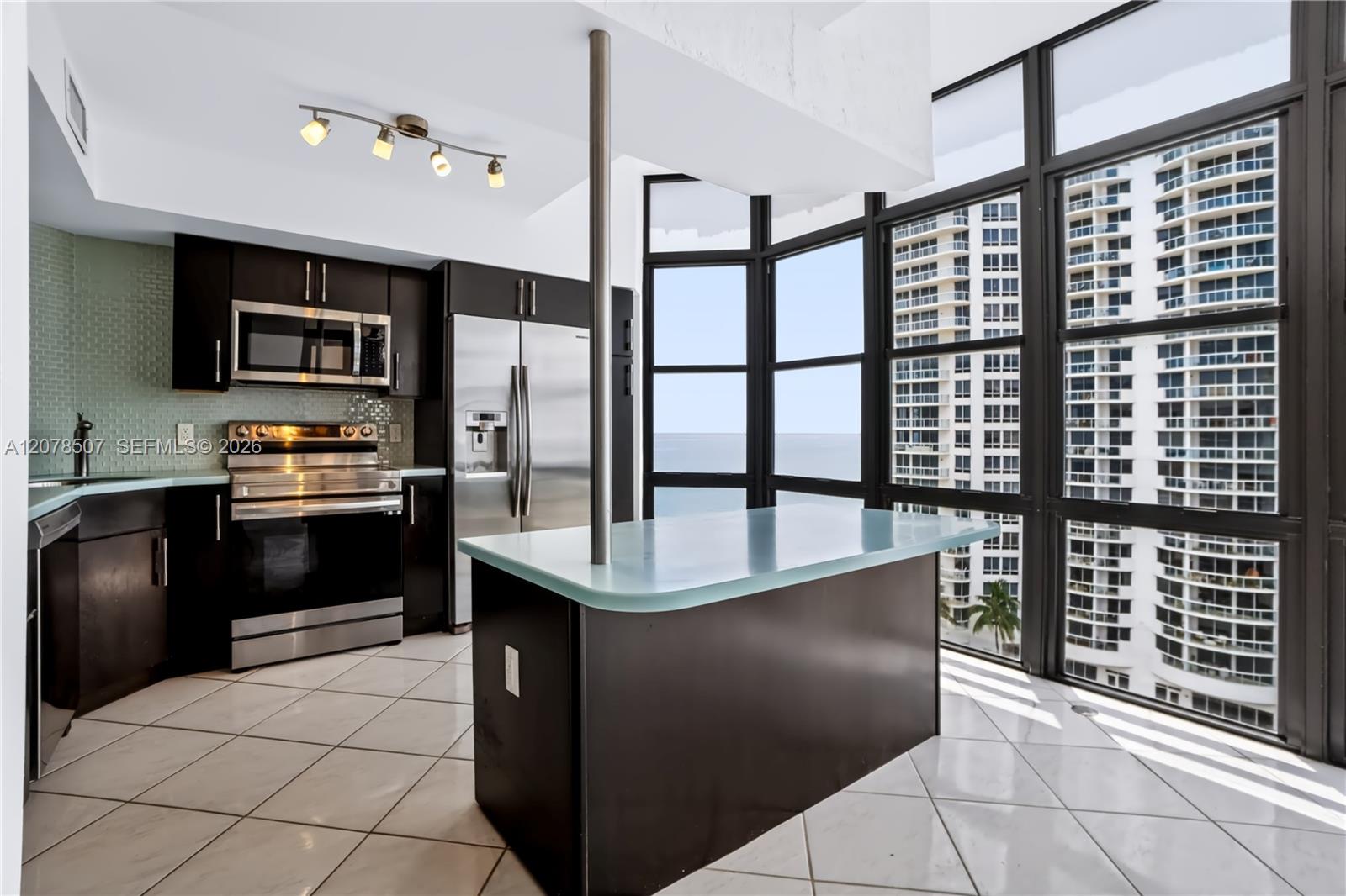 6423 S Collins Ave # 1702