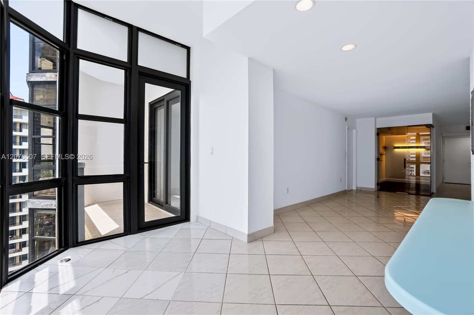 6423 S Collins Ave # 1702