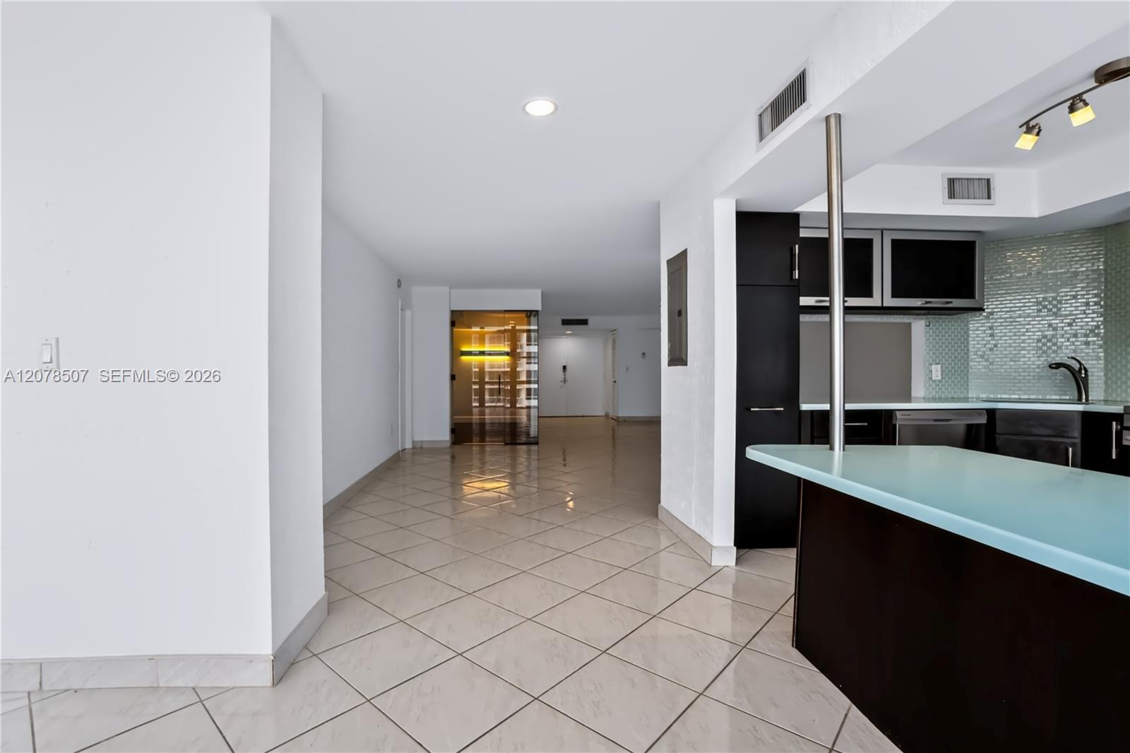 6423 S Collins Ave # 1702