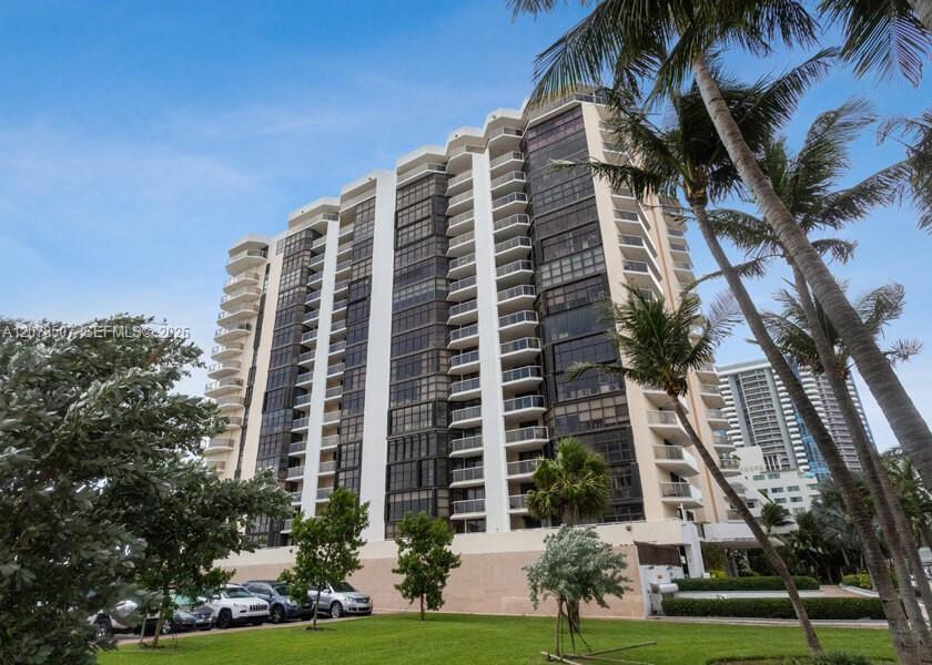6423 S Collins Ave # 1702