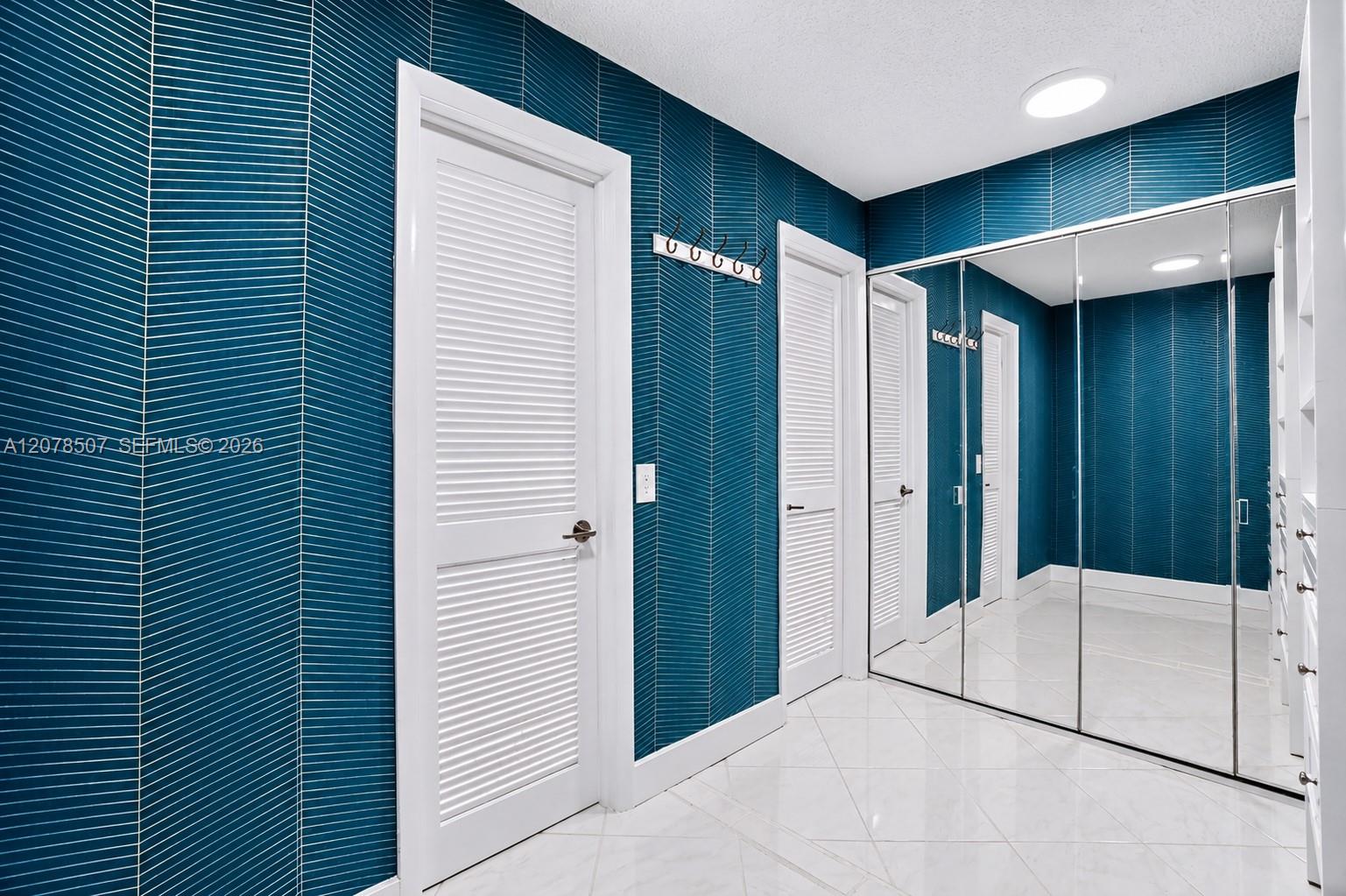 6423 S Collins Ave # 1702