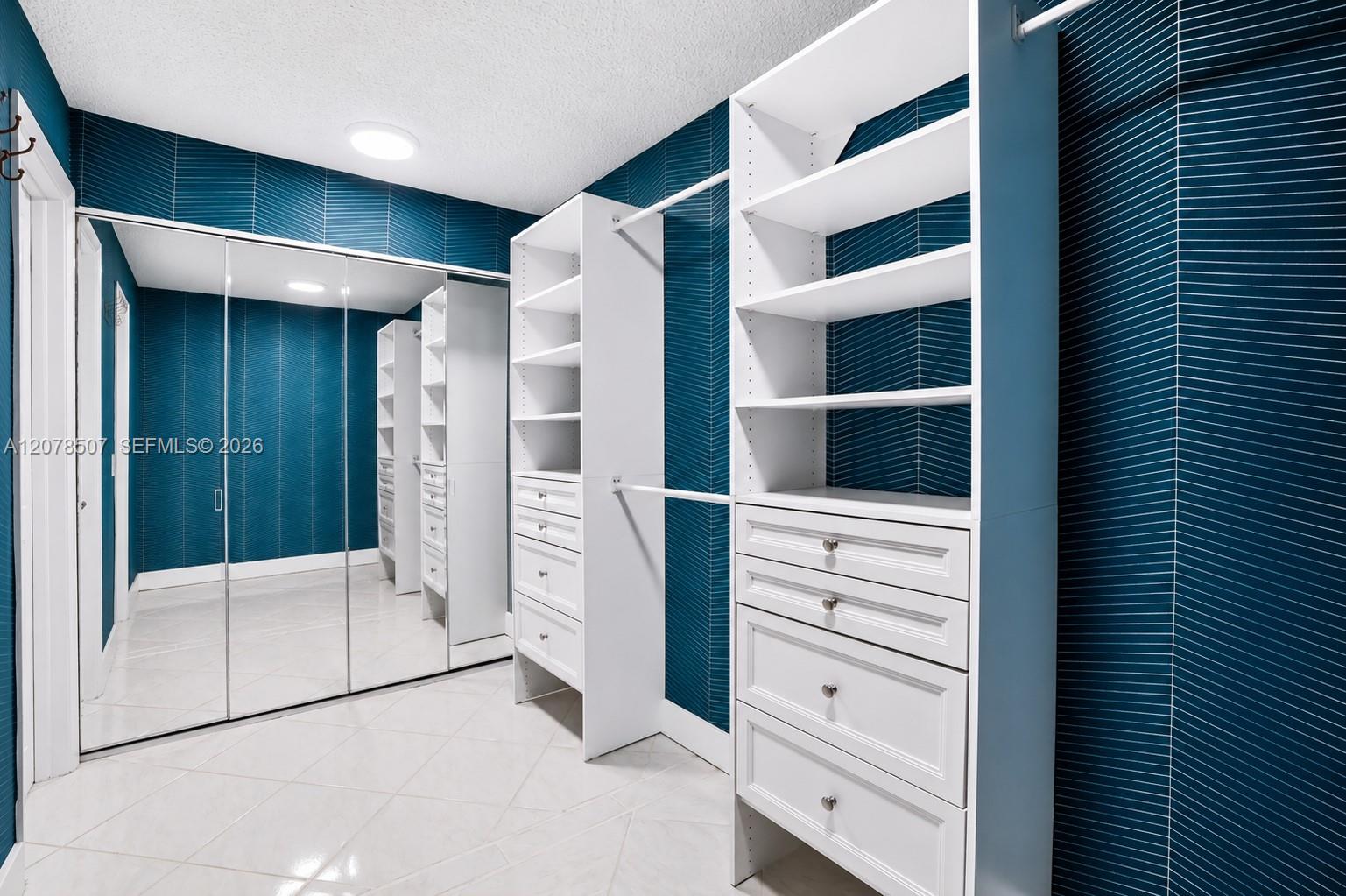 6423 S Collins Ave # 1702