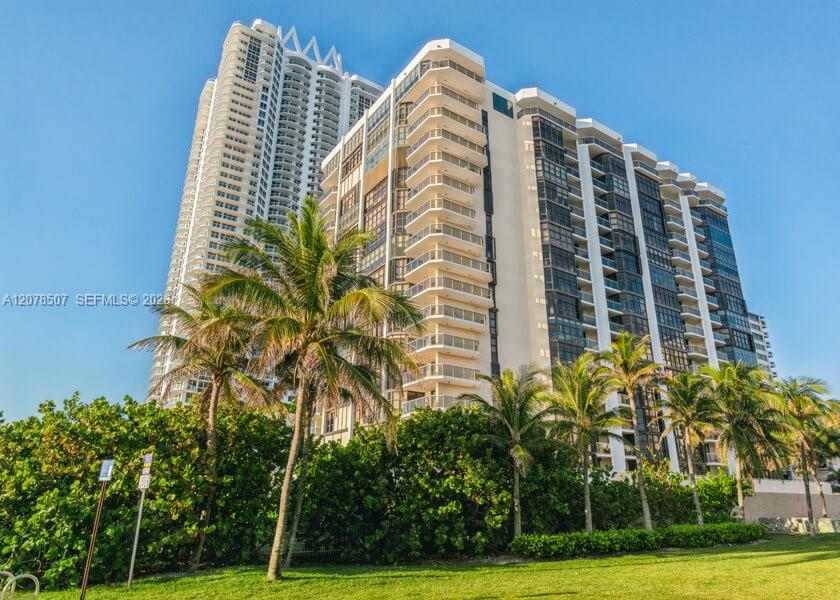 6423 S Collins Ave # 1702