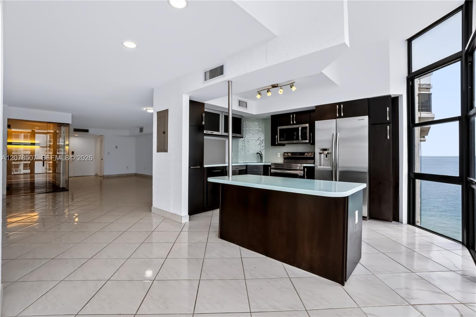 6423 S Collins Ave # 1702