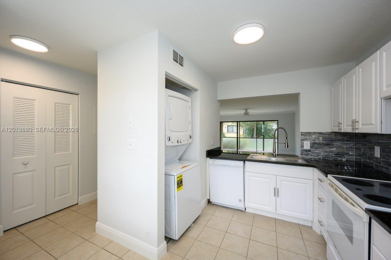100 SE 7th St # 1