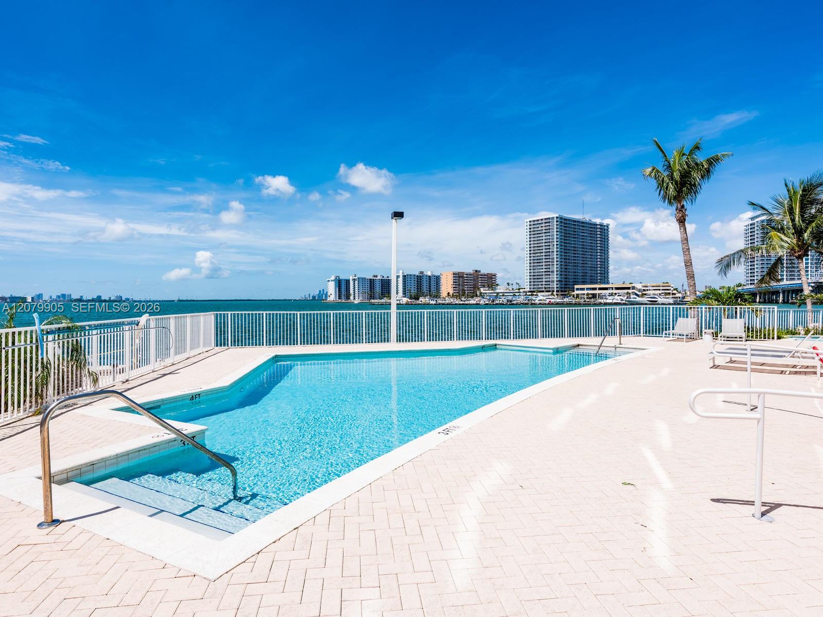 2000 Bay Dr # 208