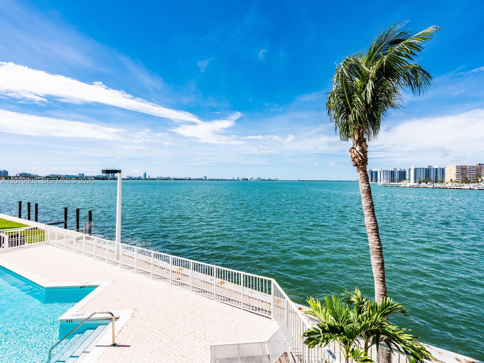 2000 Bay Dr # 208