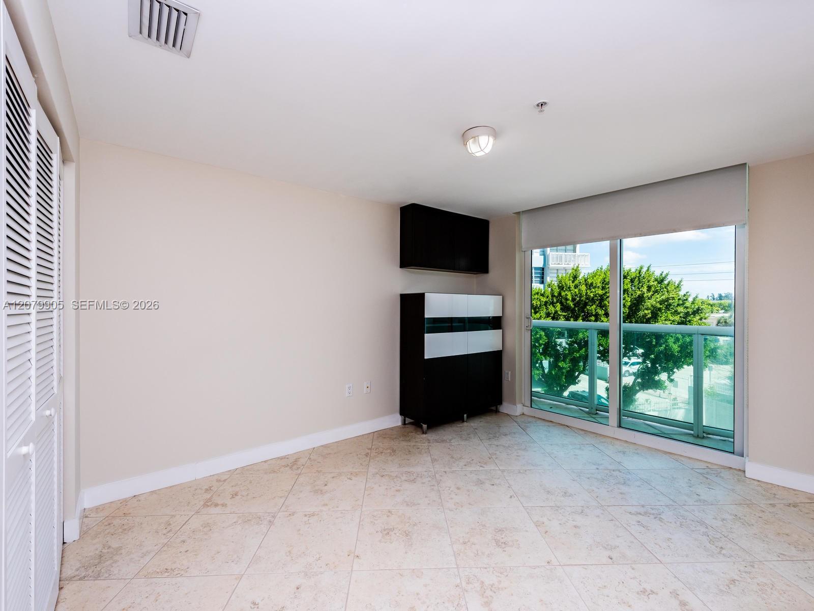 2000 Bay Dr # 208